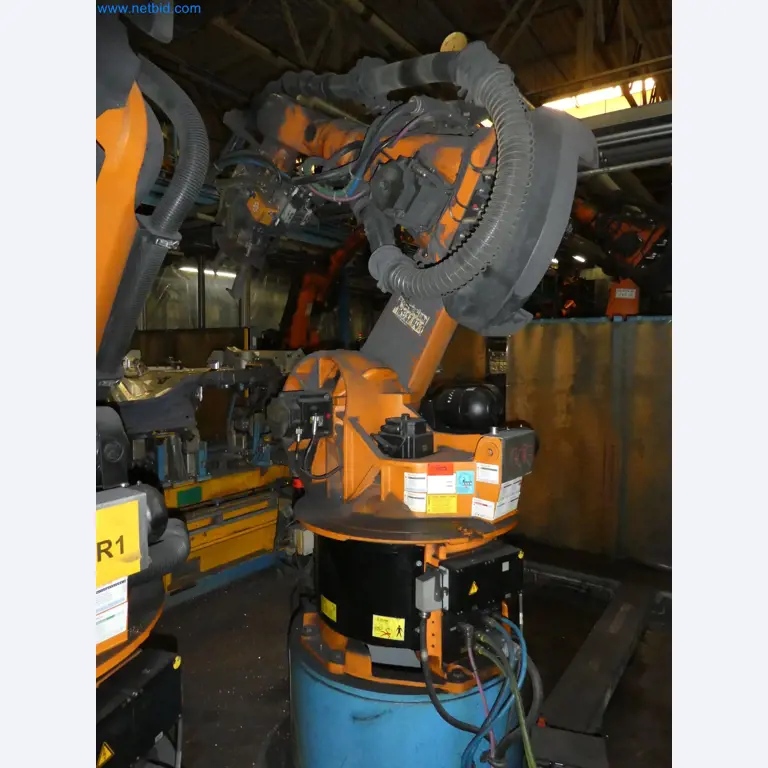 Robots, welding equipment and assembly accessories from the automotive industry-18
