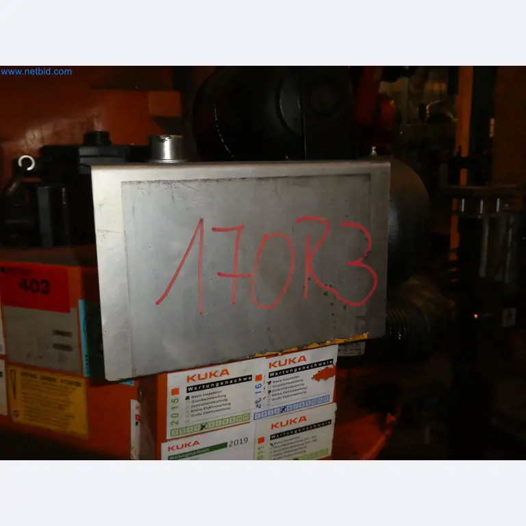 Robots, welding equipment and assembly accessories from the automotive industry-19