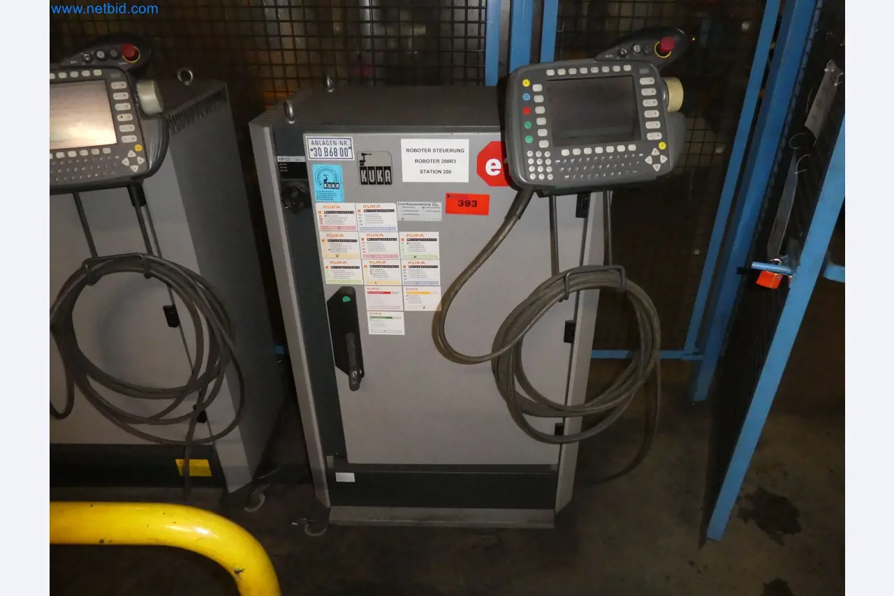 Robots, welding equipment and assembly accessories from the automotive industry-1