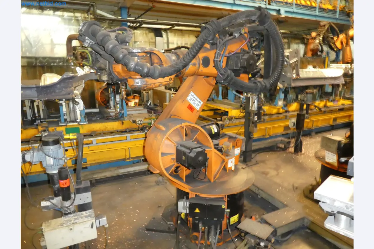 Robots, welding equipment and assembly accessories from the automotive industry-23