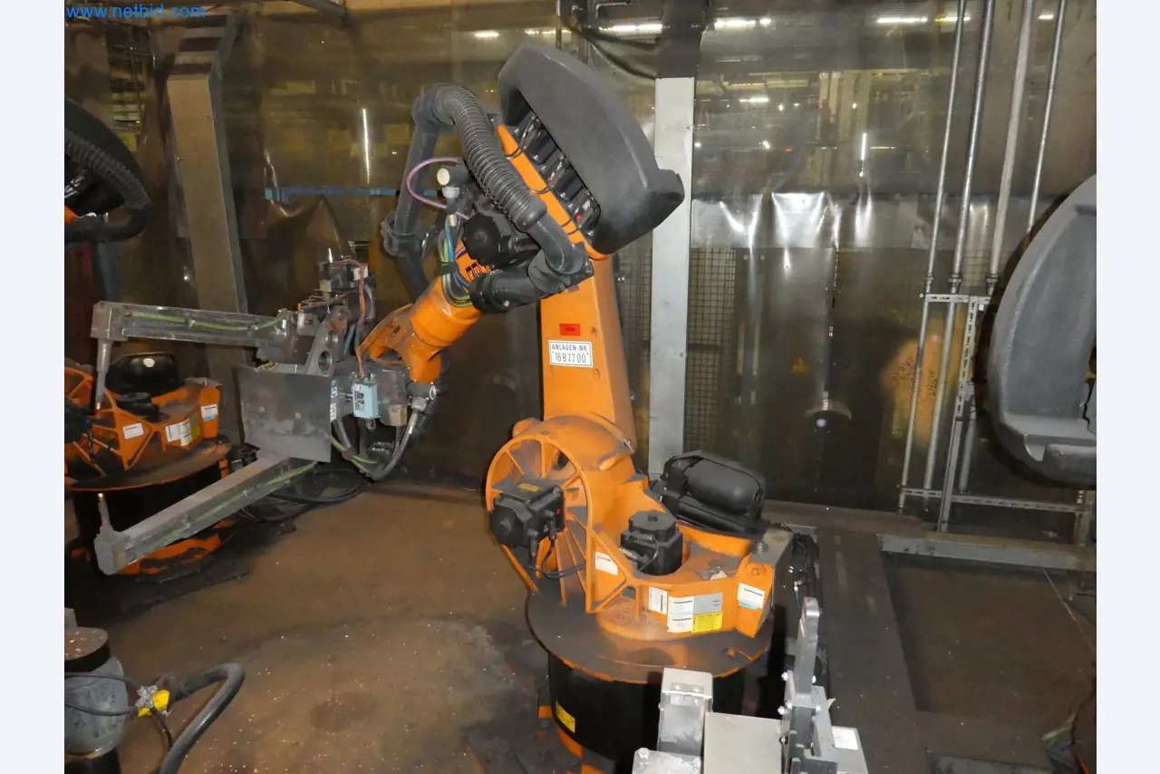 Robots, welding equipment and assembly accessories from the automotive industry-28