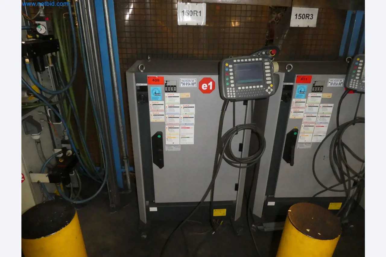 Robots, welding equipment and assembly accessories from the automotive industry-29