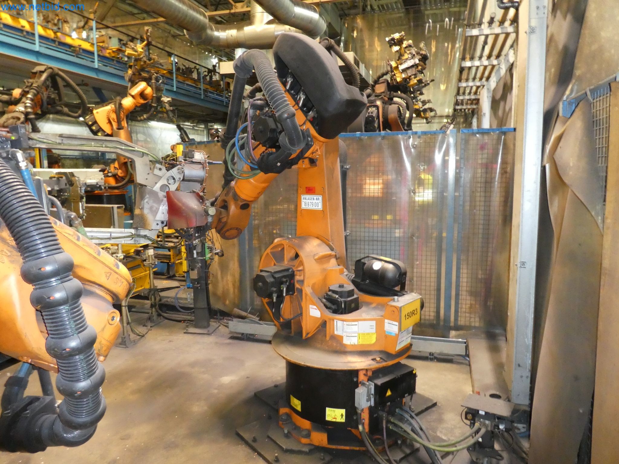 Robots, welding equipment and assembly accessories from the automotive industry-31