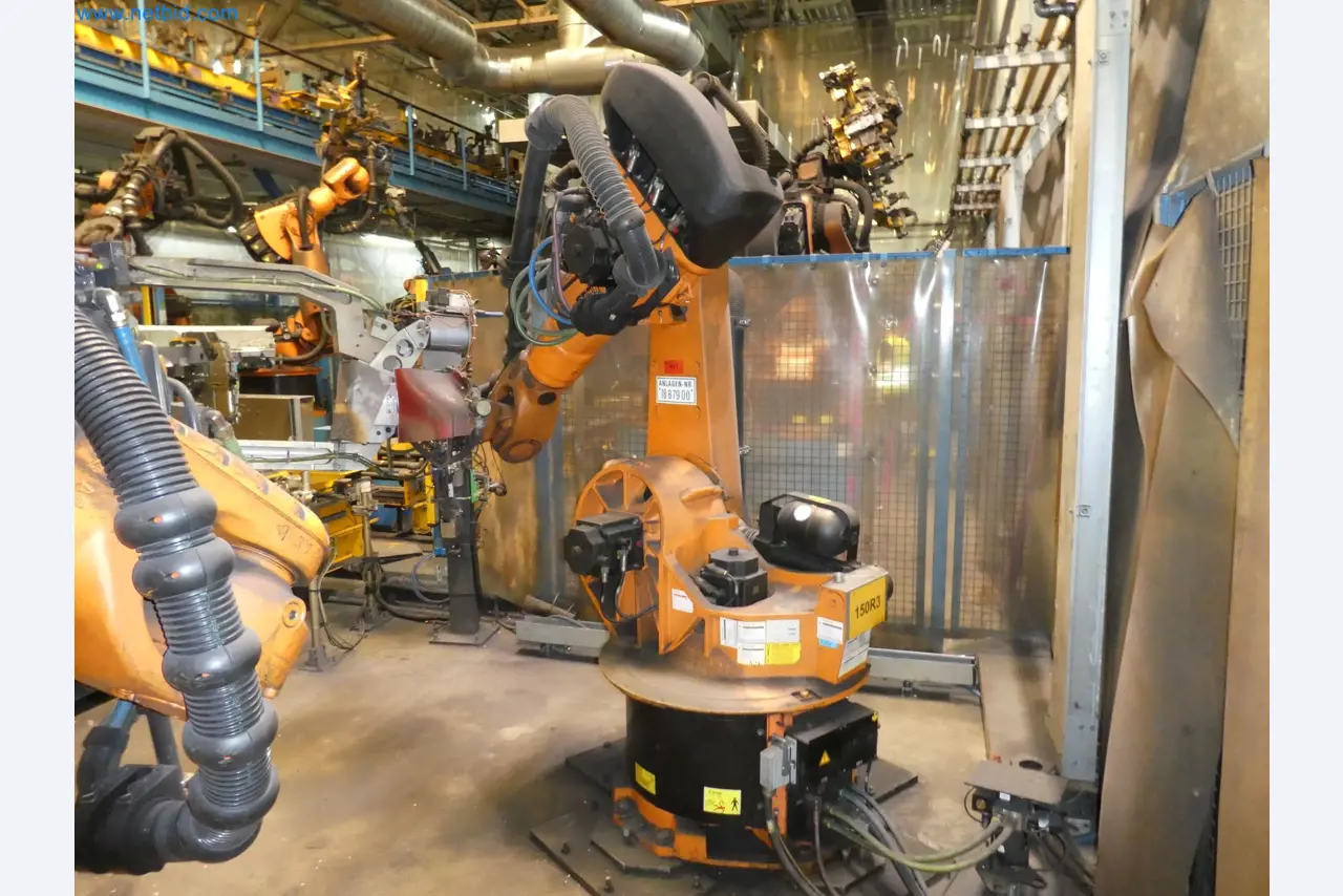 Robots, welding equipment and assembly accessories from the automotive industry-31