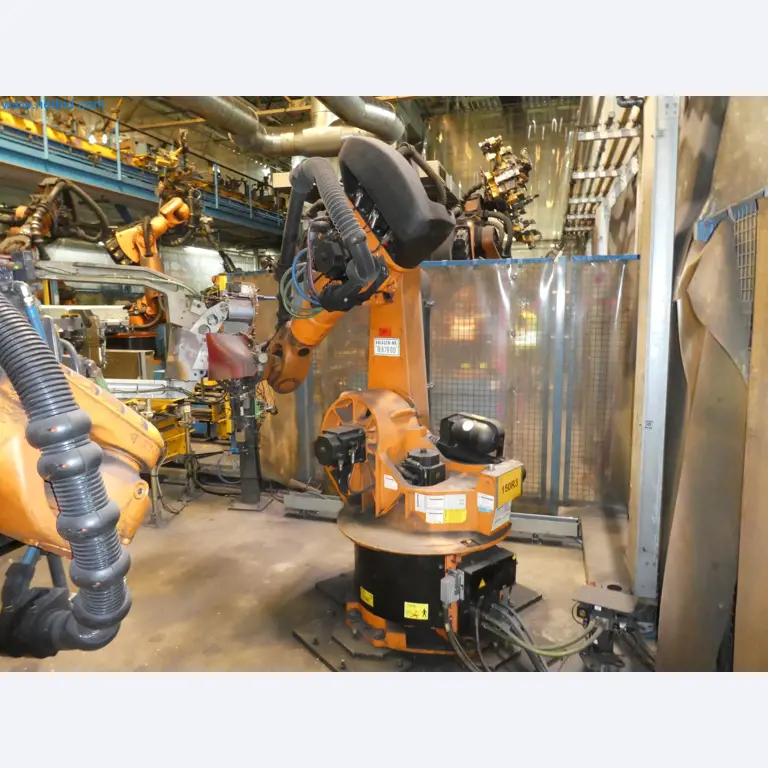 Robots, welding equipment and assembly accessories from the automotive industry-31
