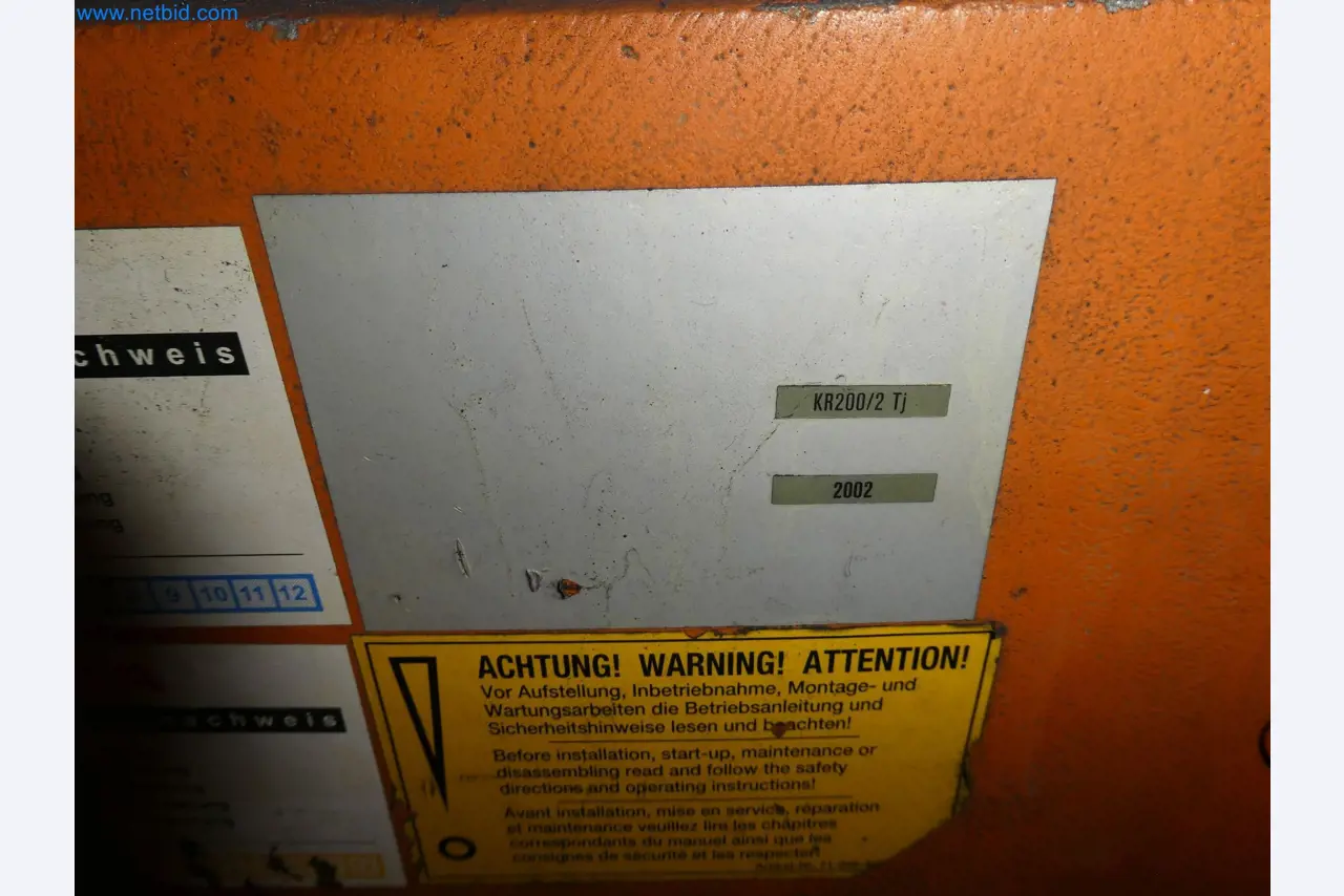 Robots, welding equipment and assembly accessories from the automotive industry-32