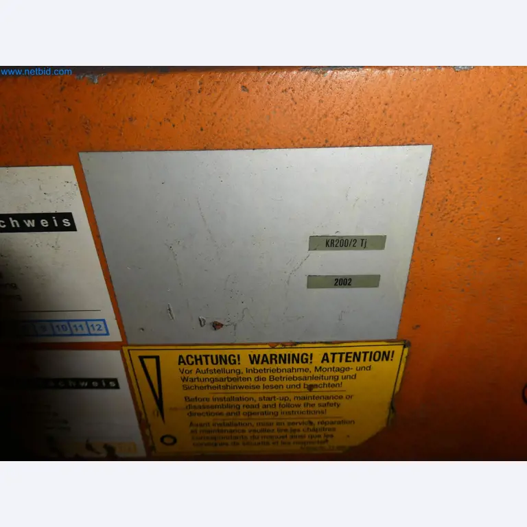 Robots, welding equipment and assembly accessories from the automotive industry-32