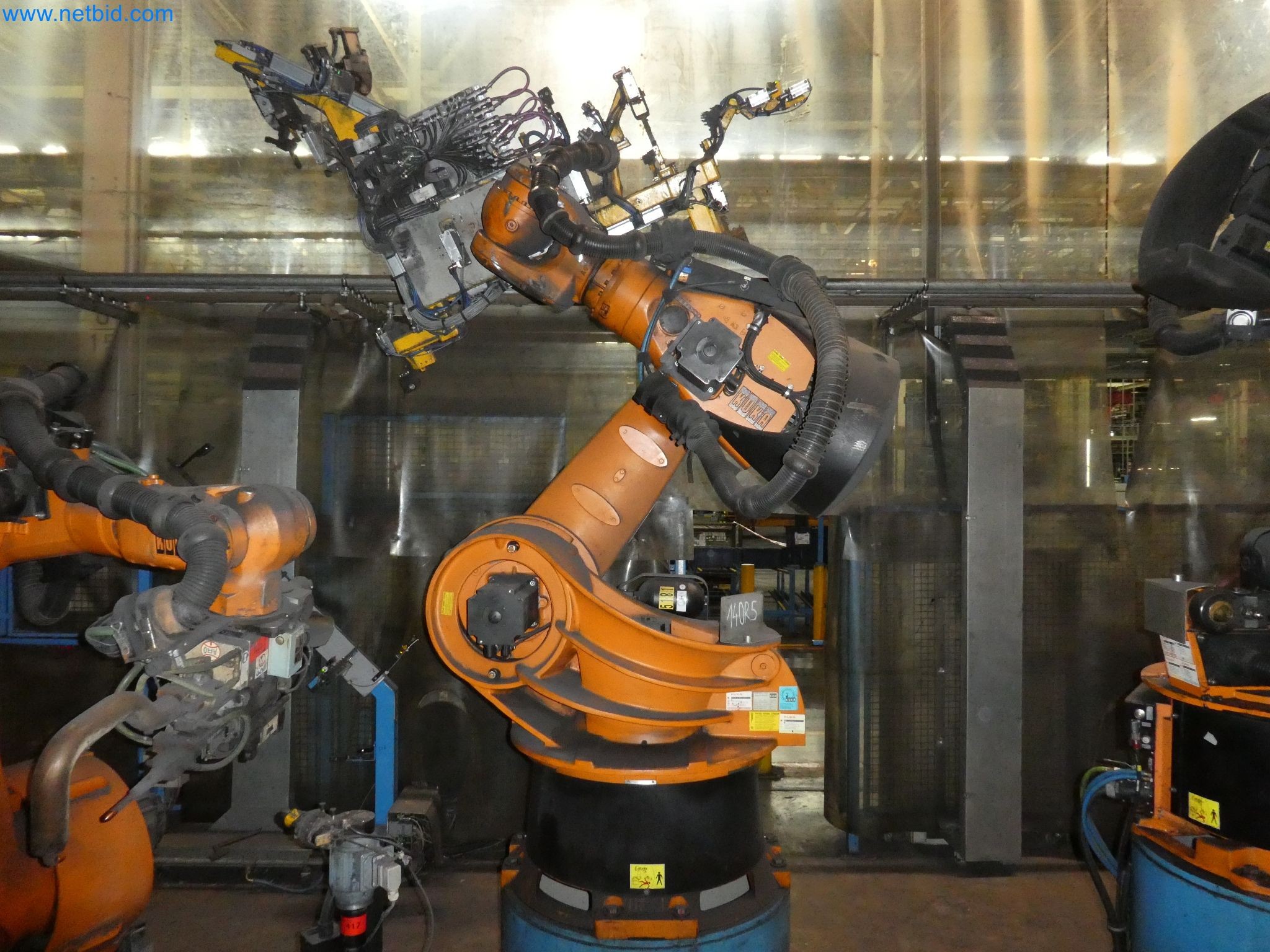 Robots, welding equipment and assembly accessories from the automotive industry-37