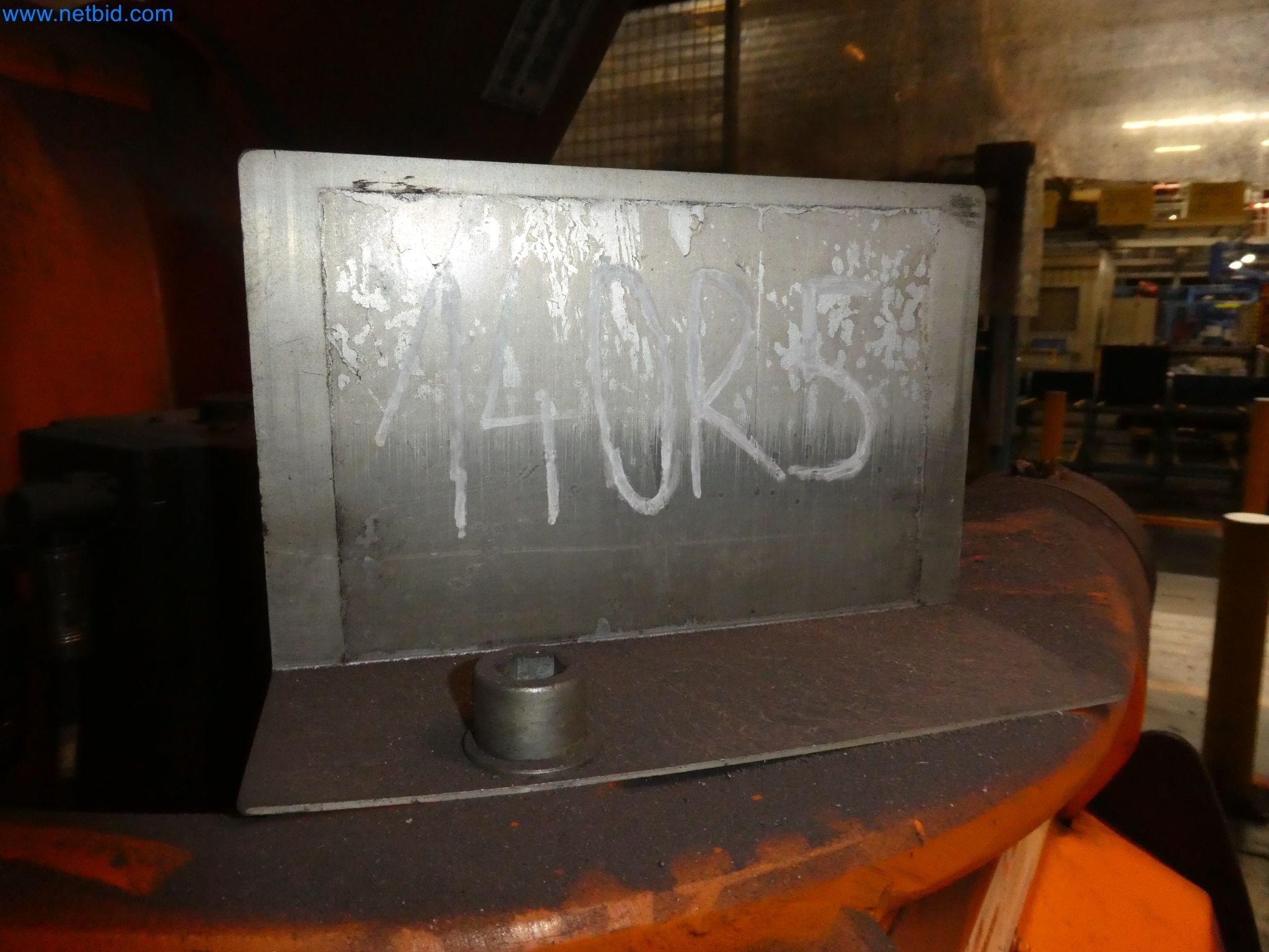 Robots, welding equipment and assembly accessories from the automotive industry-39