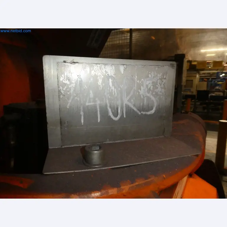 Robots, welding equipment and assembly accessories from the automotive industry-39