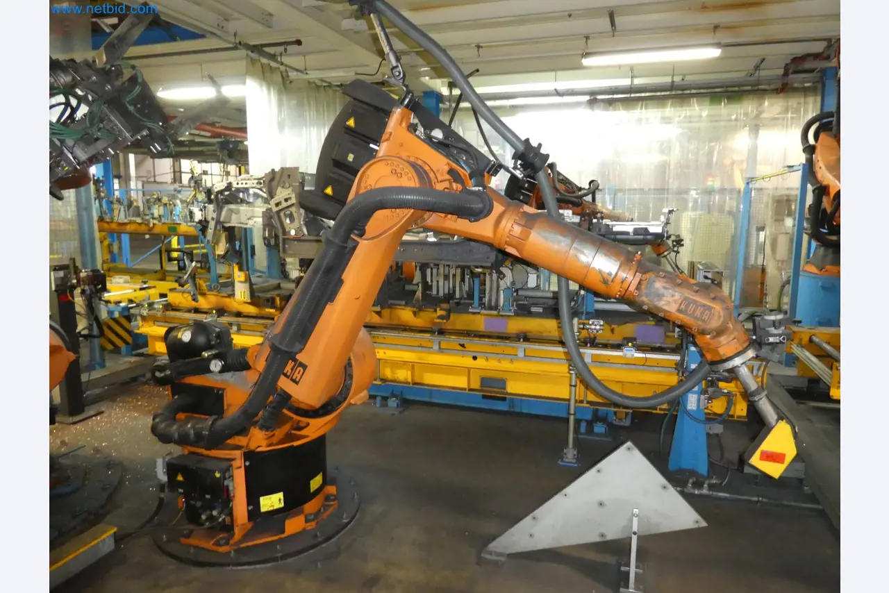 Robots, welding equipment and assembly accessories from the automotive industry-3