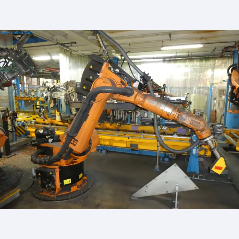 Robots, welding equipment and assembly accessories from the automotive industry-3