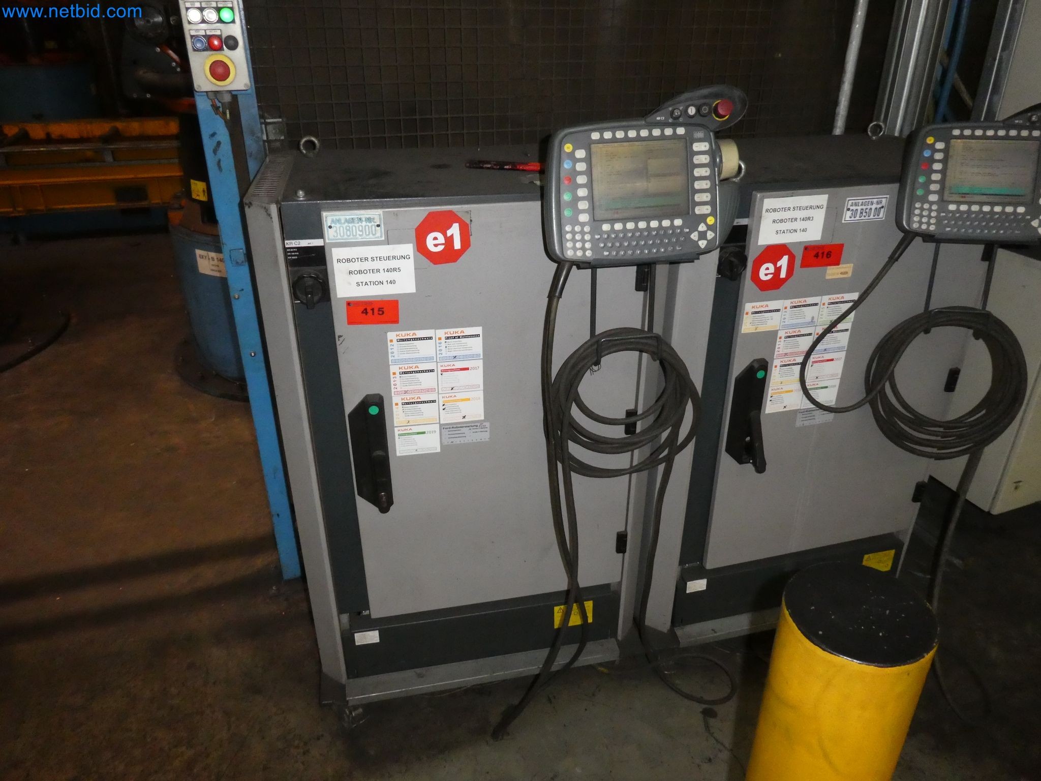 Robots, welding equipment and assembly accessories from the automotive industry-40