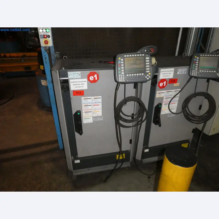 Robots, welding equipment and assembly accessories from the automotive industry-40