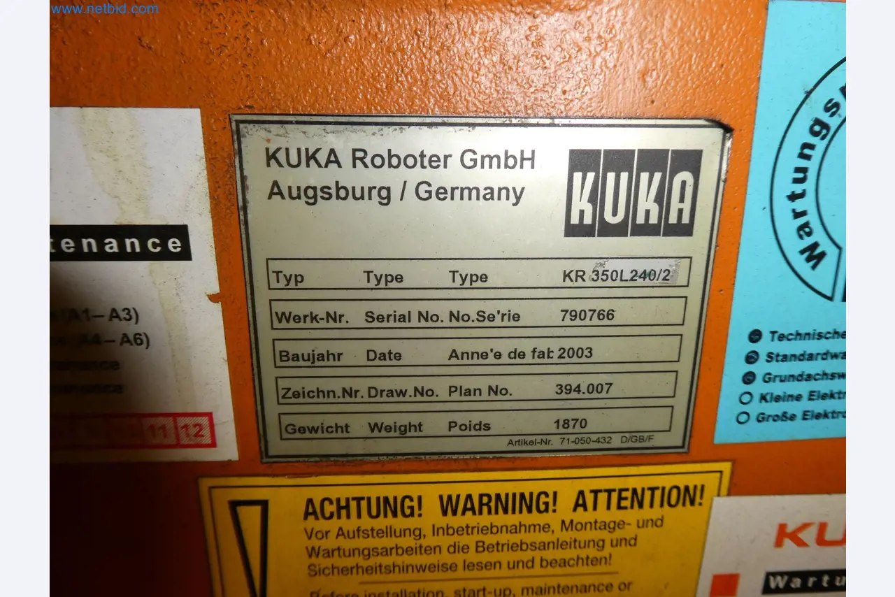 Robots, welding equipment and assembly accessories from the automotive industry-41