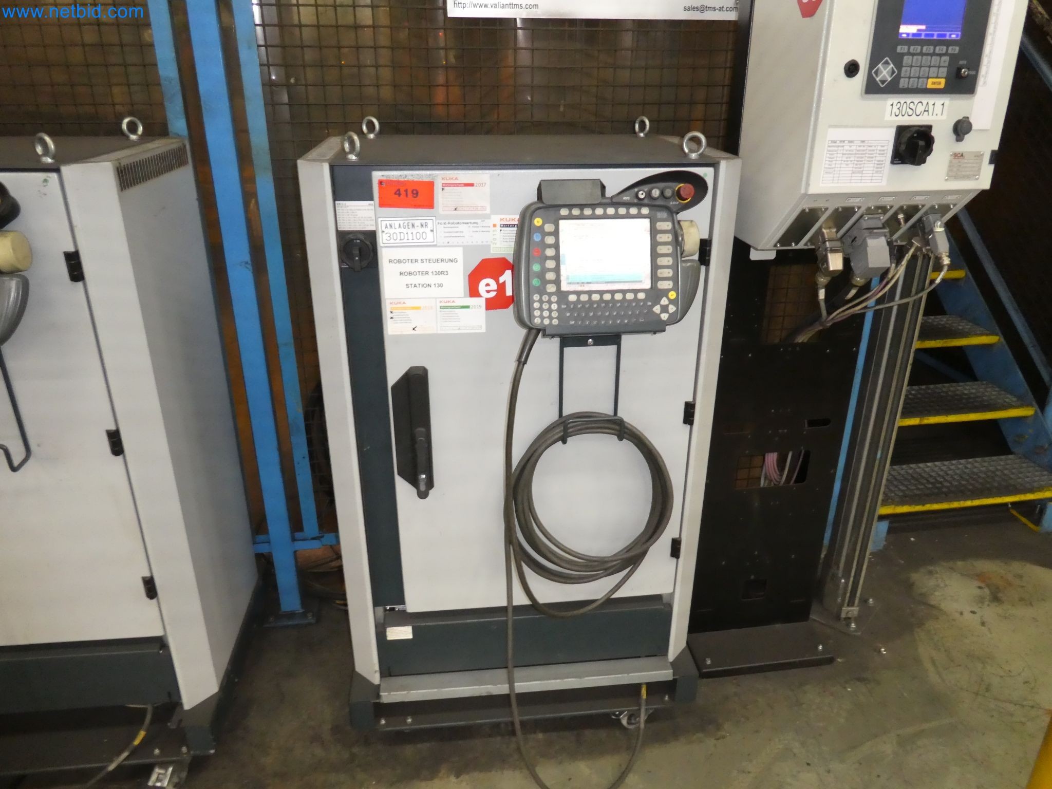 Robots, welding equipment and assembly accessories from the automotive industry-42