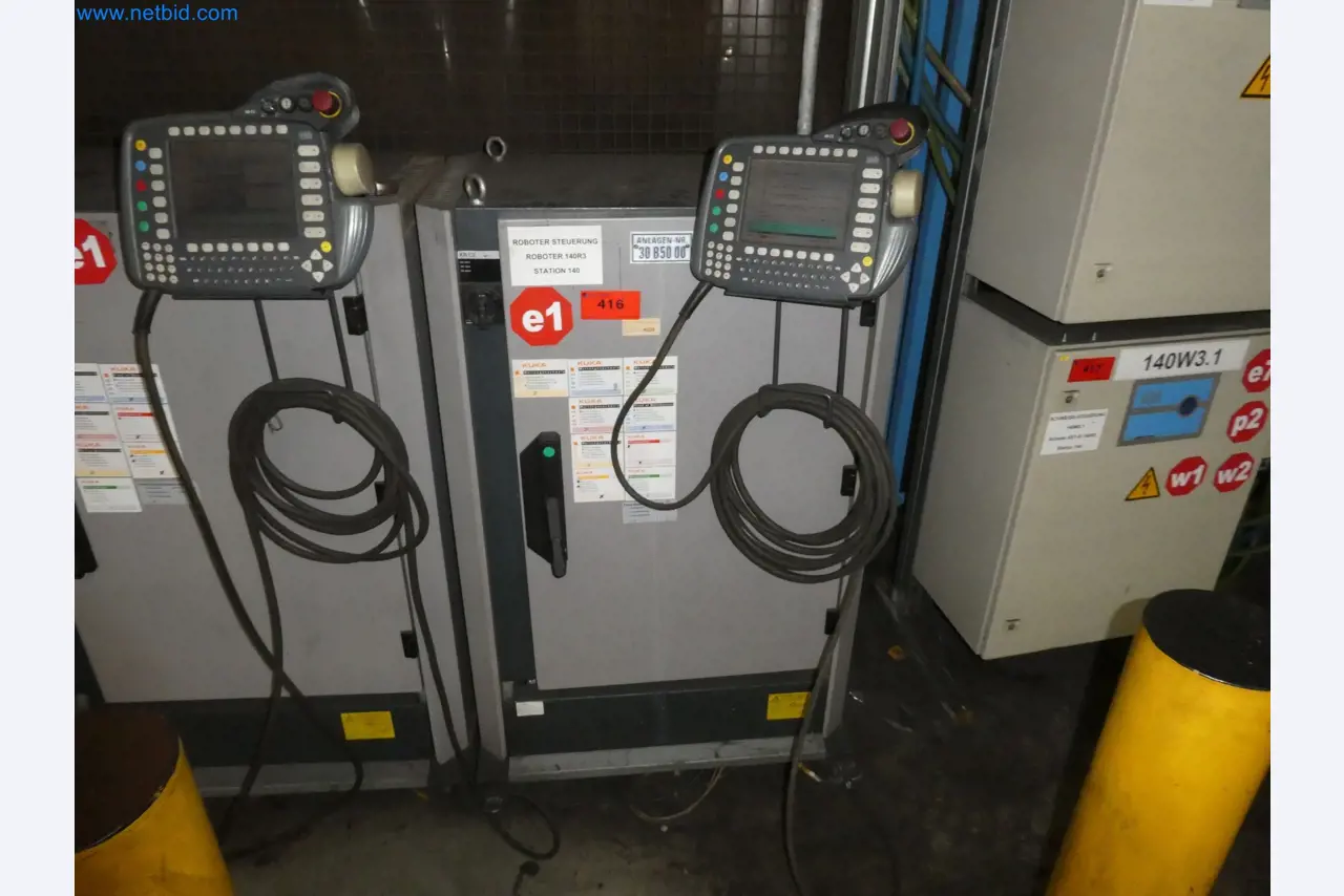 Robots, welding equipment and assembly accessories from the automotive industry-44