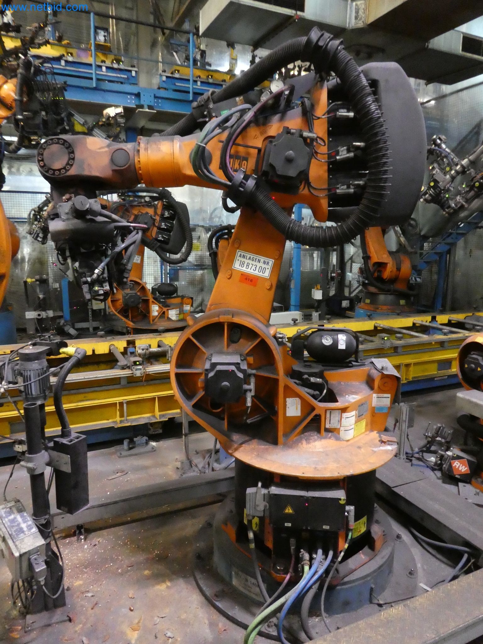 Robots, welding equipment and assembly accessories from the automotive industry-47