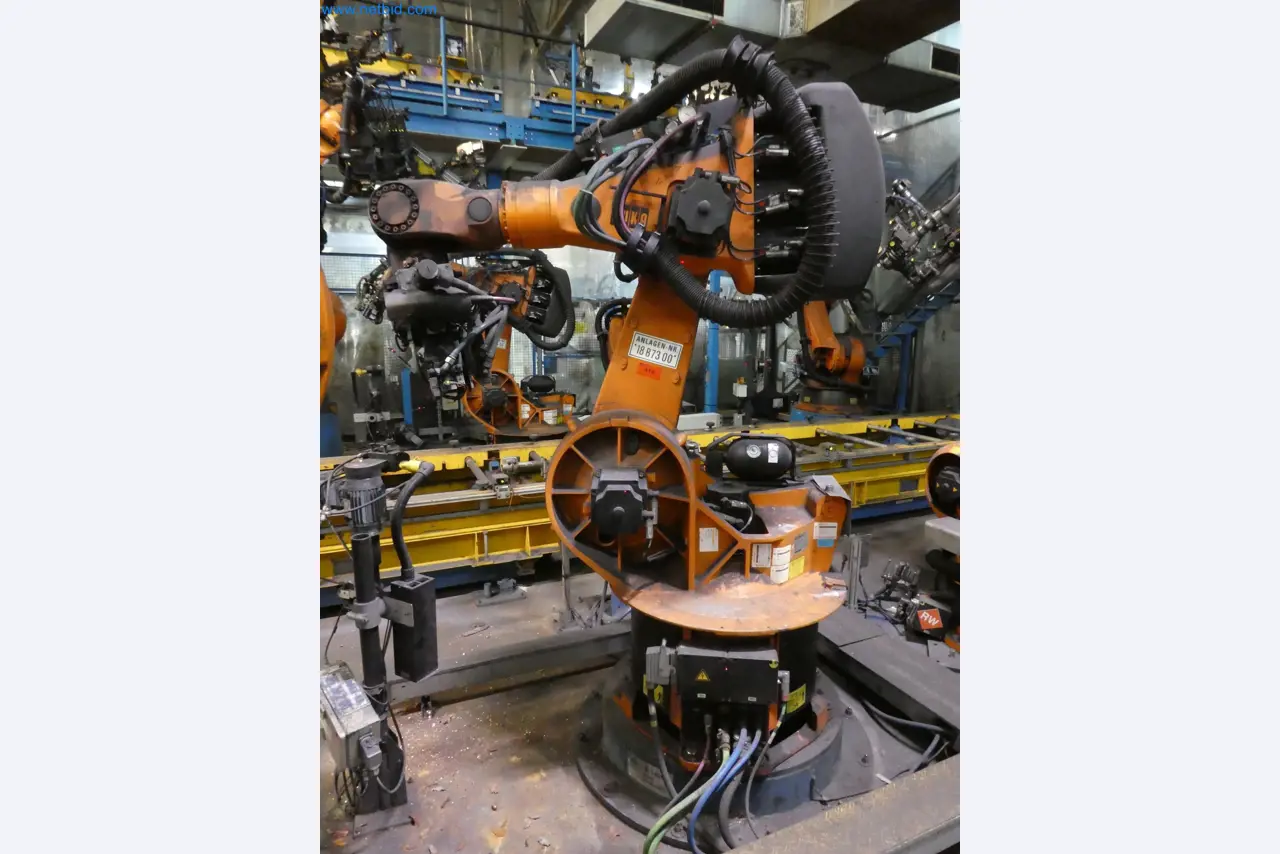 Robots, welding equipment and assembly accessories from the automotive industry-47