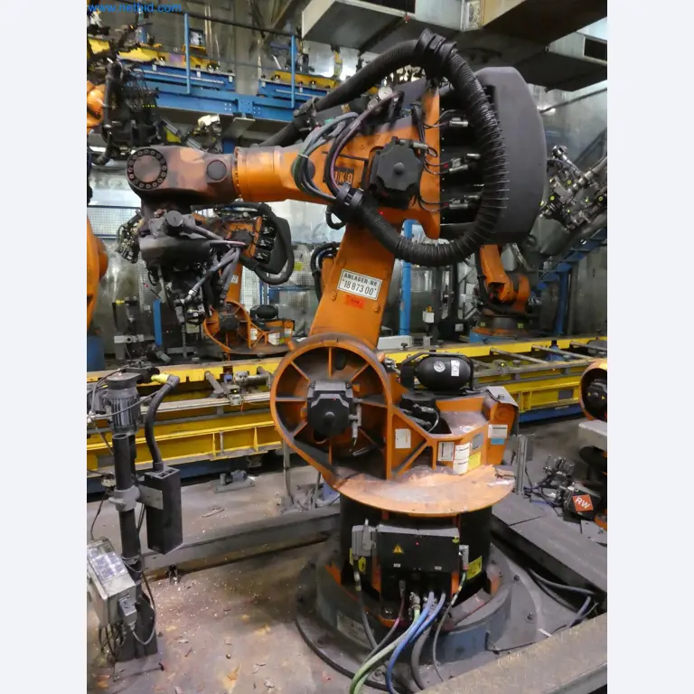 Robots, welding equipment and assembly accessories from the automotive industry-47