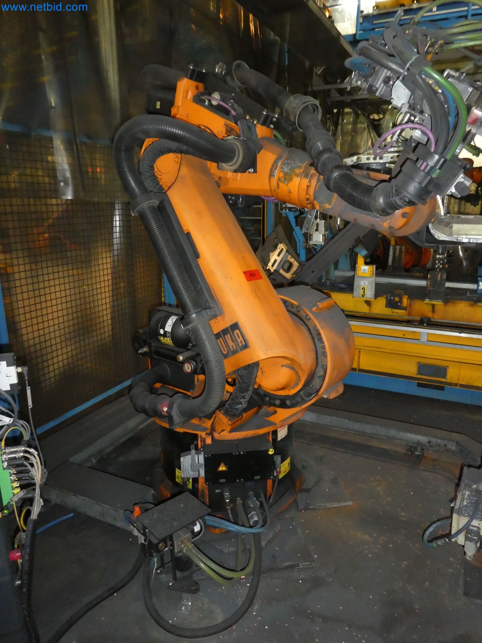 Robots, welding equipment and assembly accessories from the automotive industry-48