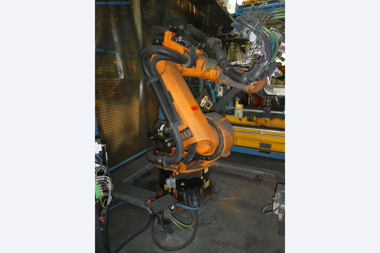 Robots, welding equipment and assembly accessories from the automotive industry-48