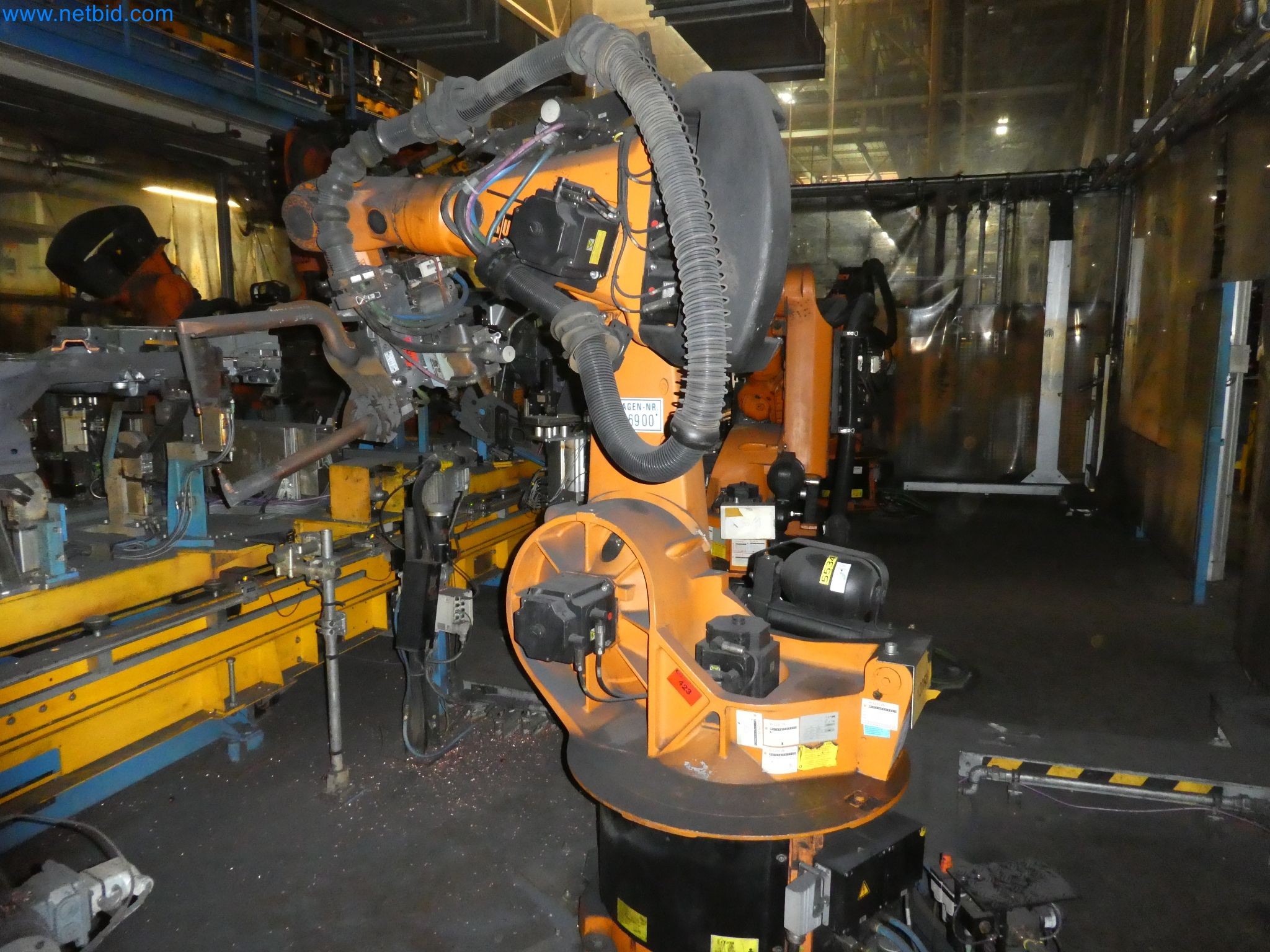 Robots, welding equipment and assembly accessories from the automotive industry-51