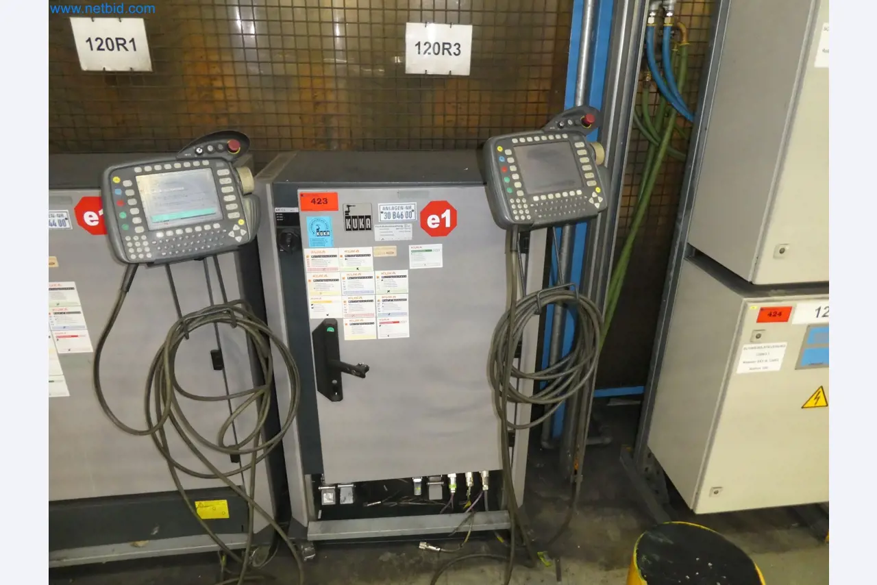 Robots, welding equipment and assembly accessories from the automotive industry-54