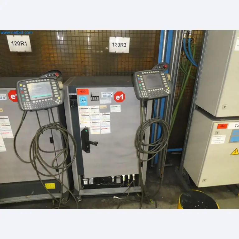 Robots, welding equipment and assembly accessories from the automotive industry-54