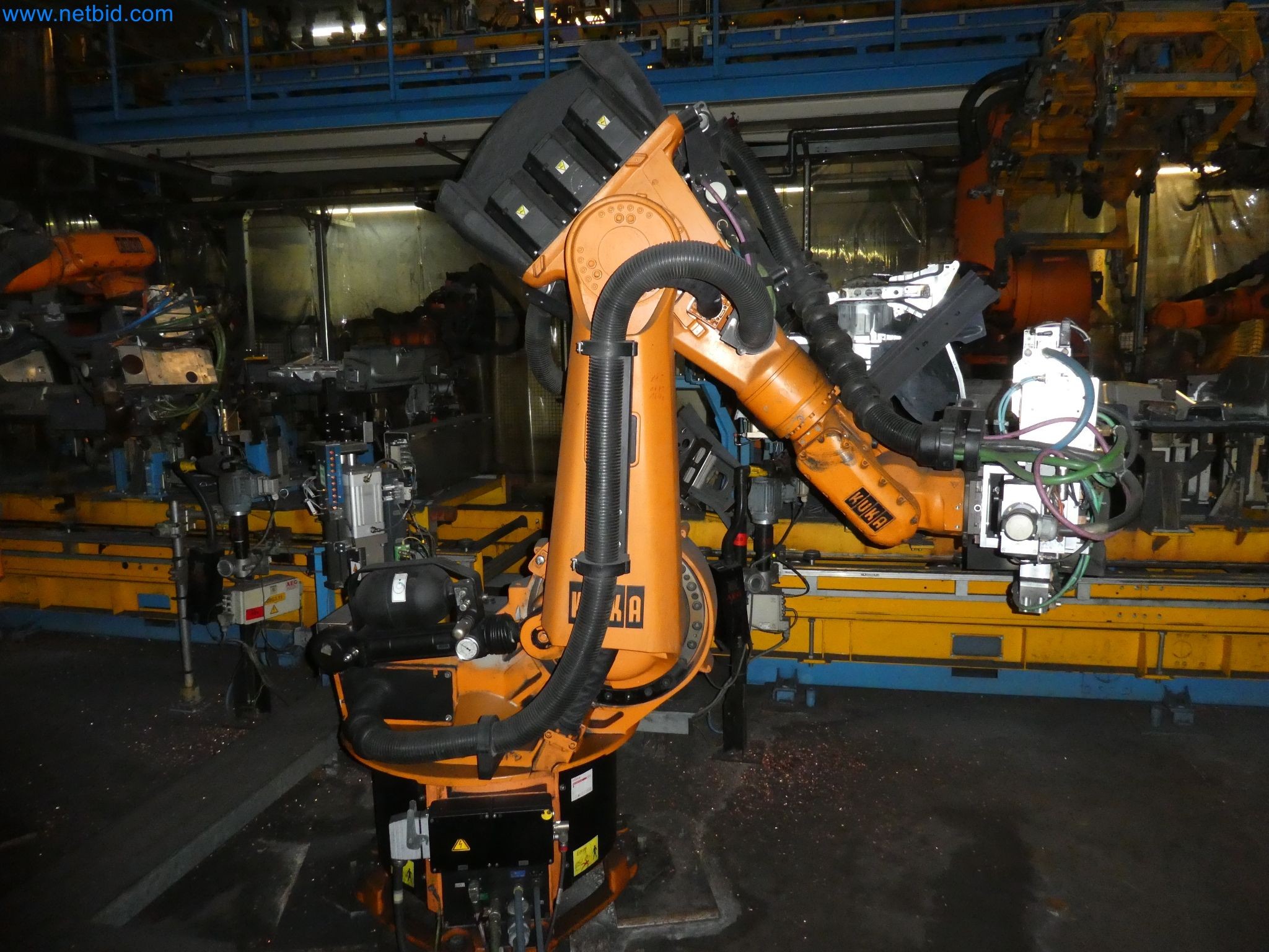 Robots, welding equipment and assembly accessories from the automotive industry-55