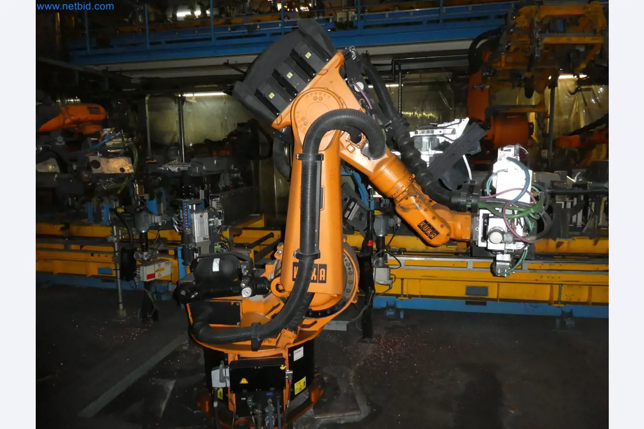 Robots, welding equipment and assembly accessories from the automotive industry-55