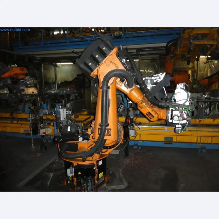 Robots, welding equipment and assembly accessories from the automotive industry-55