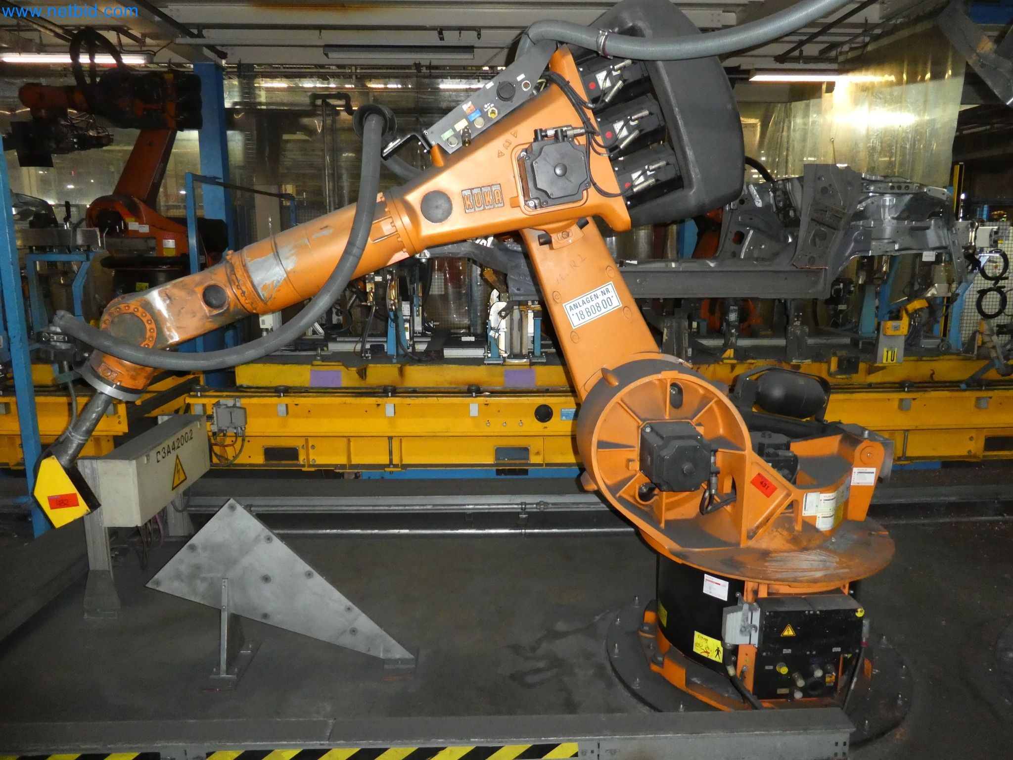Robots, welding equipment and assembly accessories from the automotive industry-60