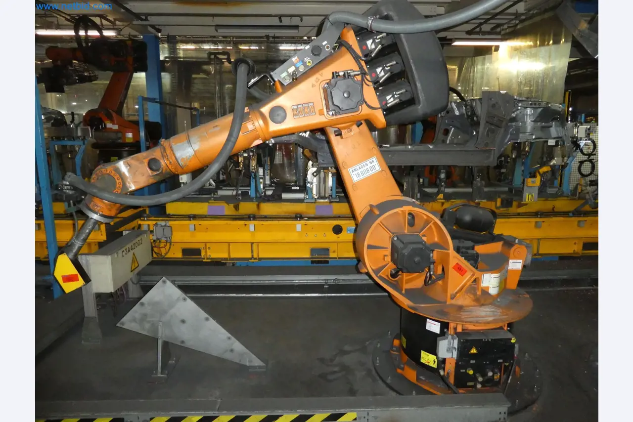 Robots, welding equipment and assembly accessories from the automotive industry-60