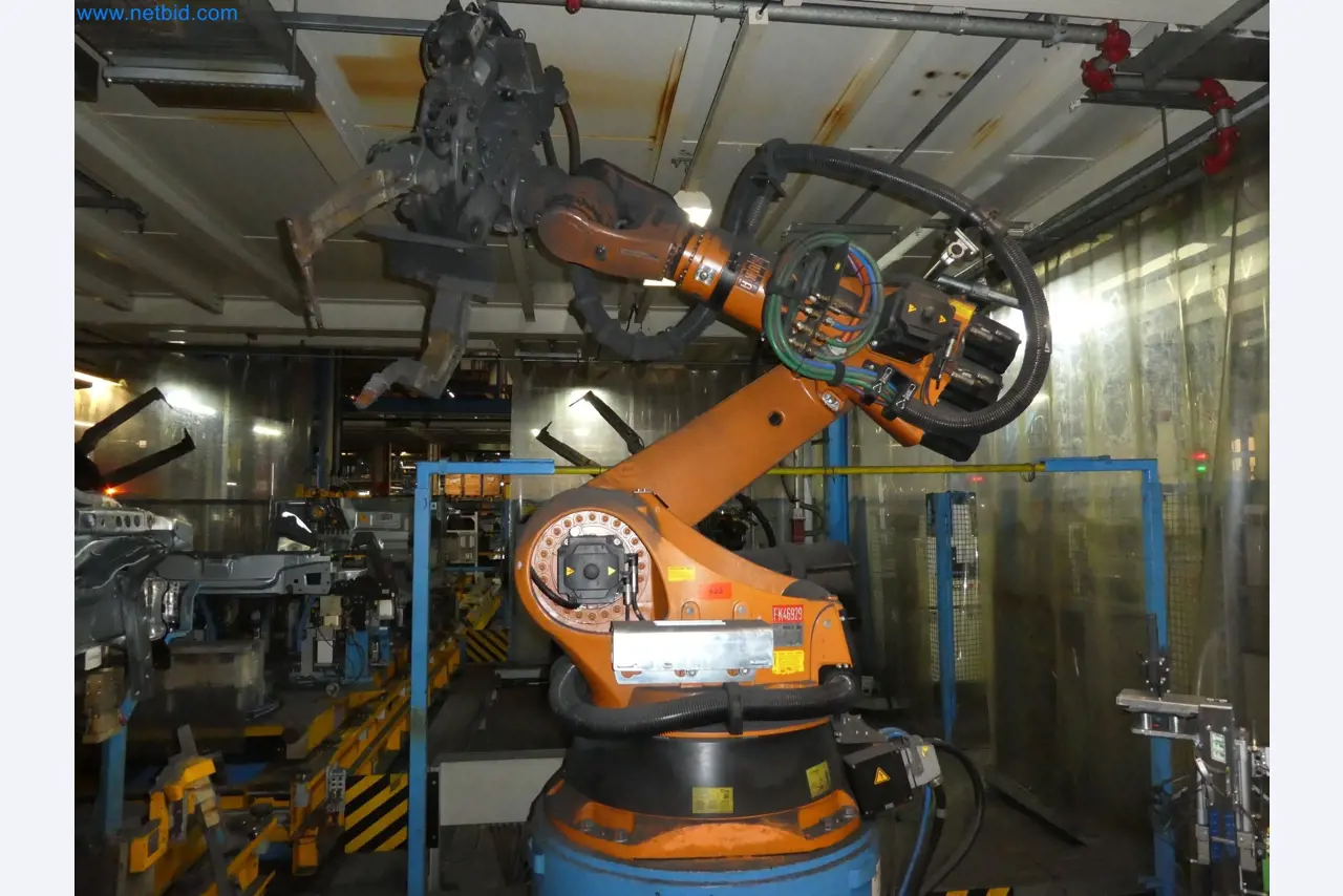 Robots, welding equipment and assembly accessories from the automotive industry-64