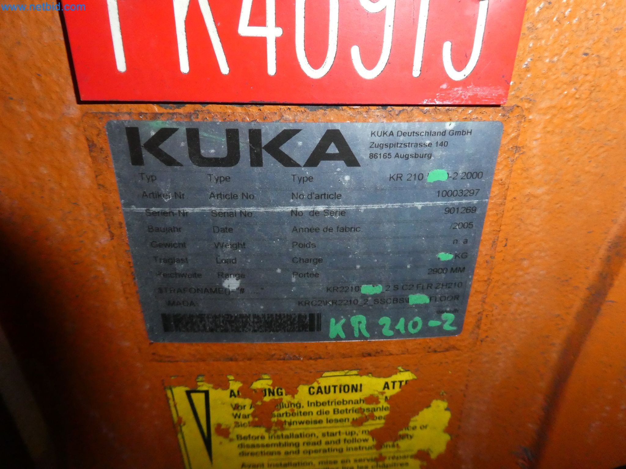 Robots, welding equipment and assembly accessories from the automotive industry-68