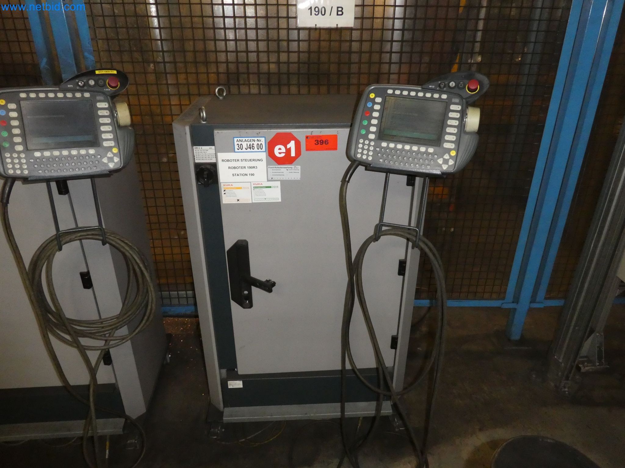 Robots, welding equipment and assembly accessories from the automotive industry-6