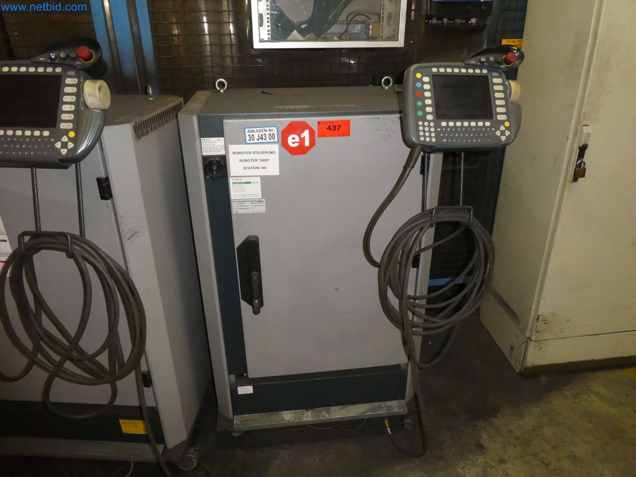 Robots, welding equipment and assembly accessories from the automotive industry-73