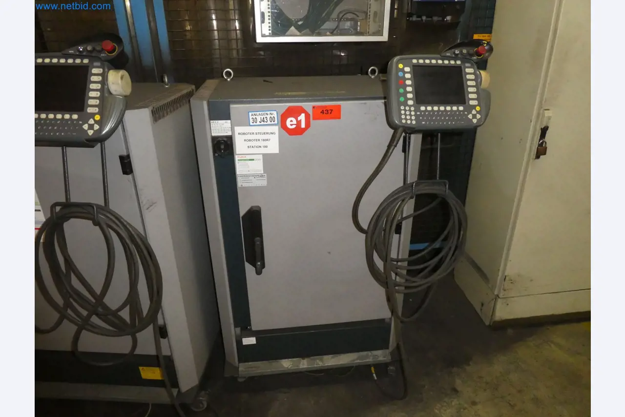 Robots, welding equipment and assembly accessories from the automotive industry-73