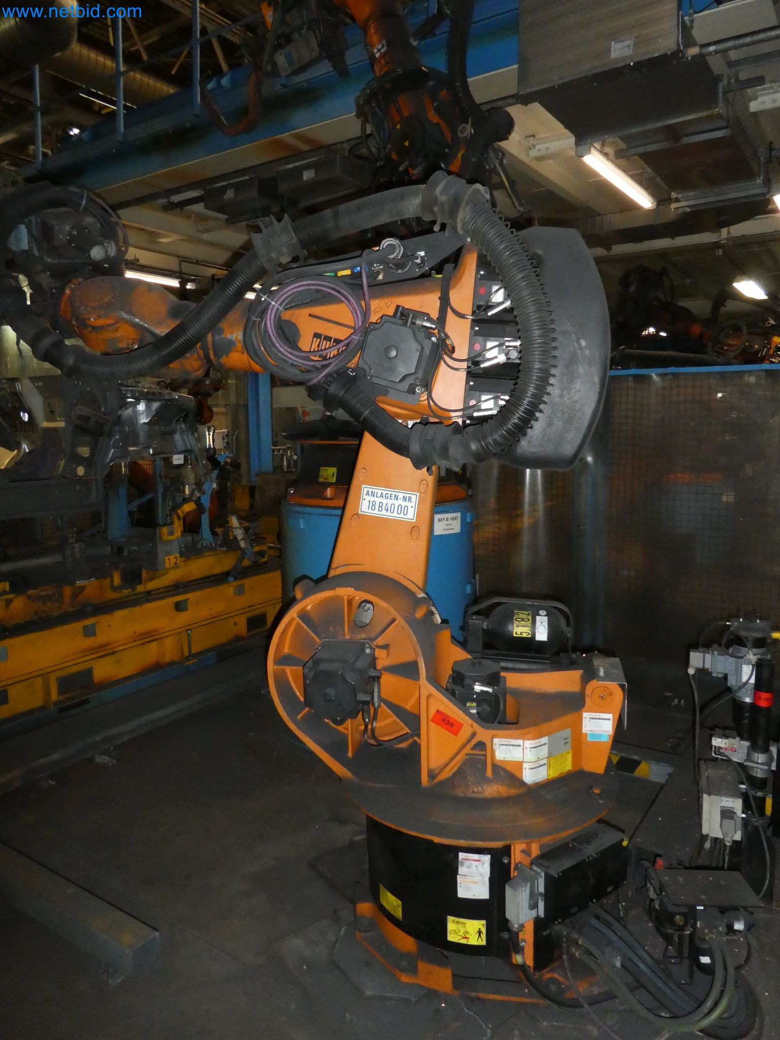 Robots, welding equipment and assembly accessories from the automotive industry-74