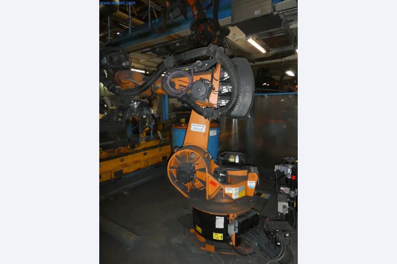 Robots, welding equipment and assembly accessories from the automotive industry-74