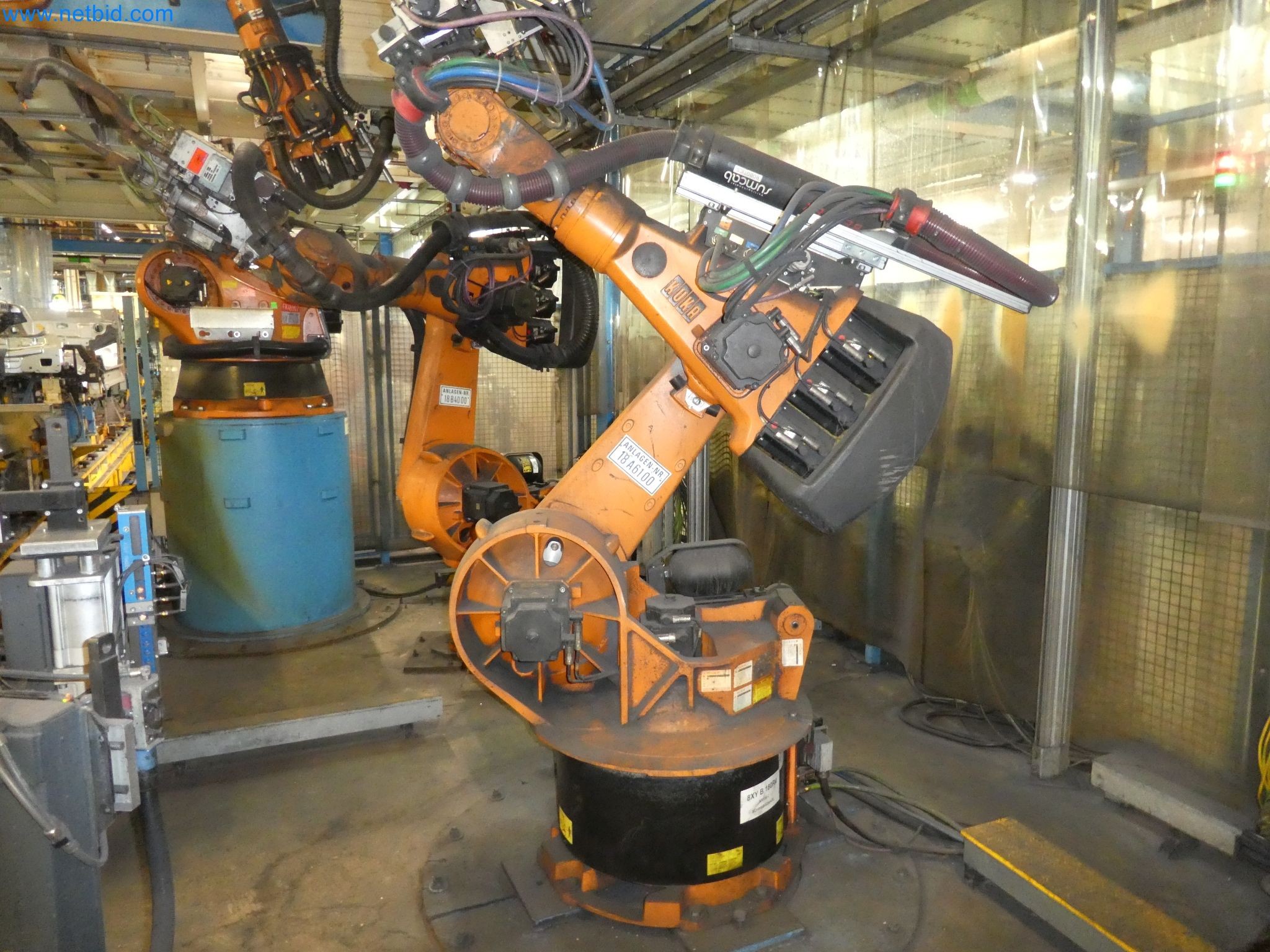 Robots, welding equipment and assembly accessories from the automotive industry-77