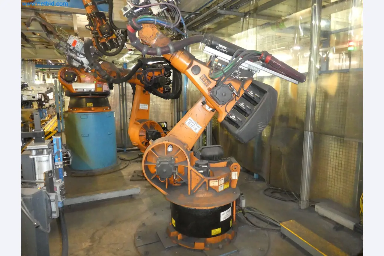 Robots, welding equipment and assembly accessories from the automotive industry-77