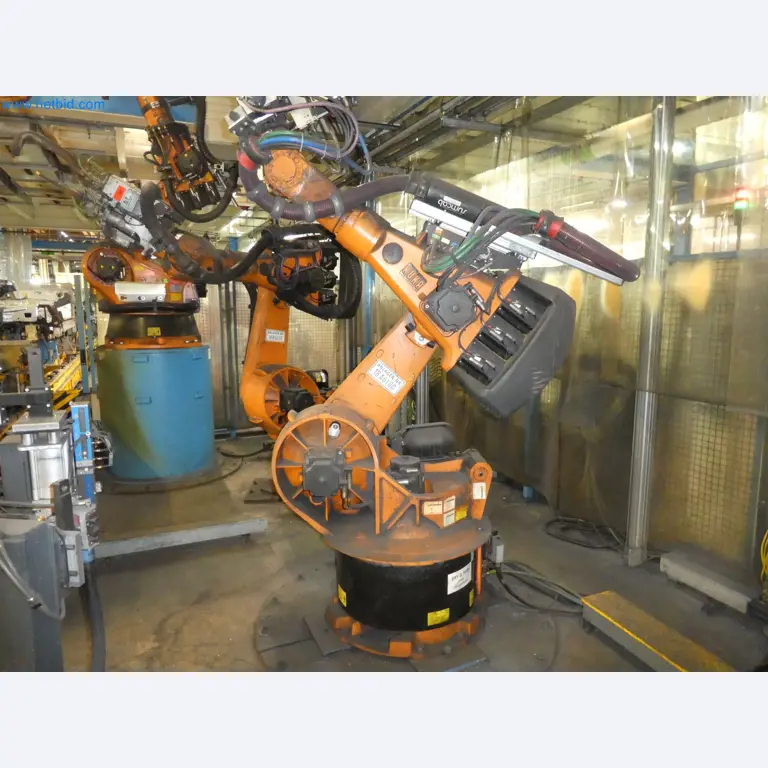 Robots, welding equipment and assembly accessories from the automotive industry-77