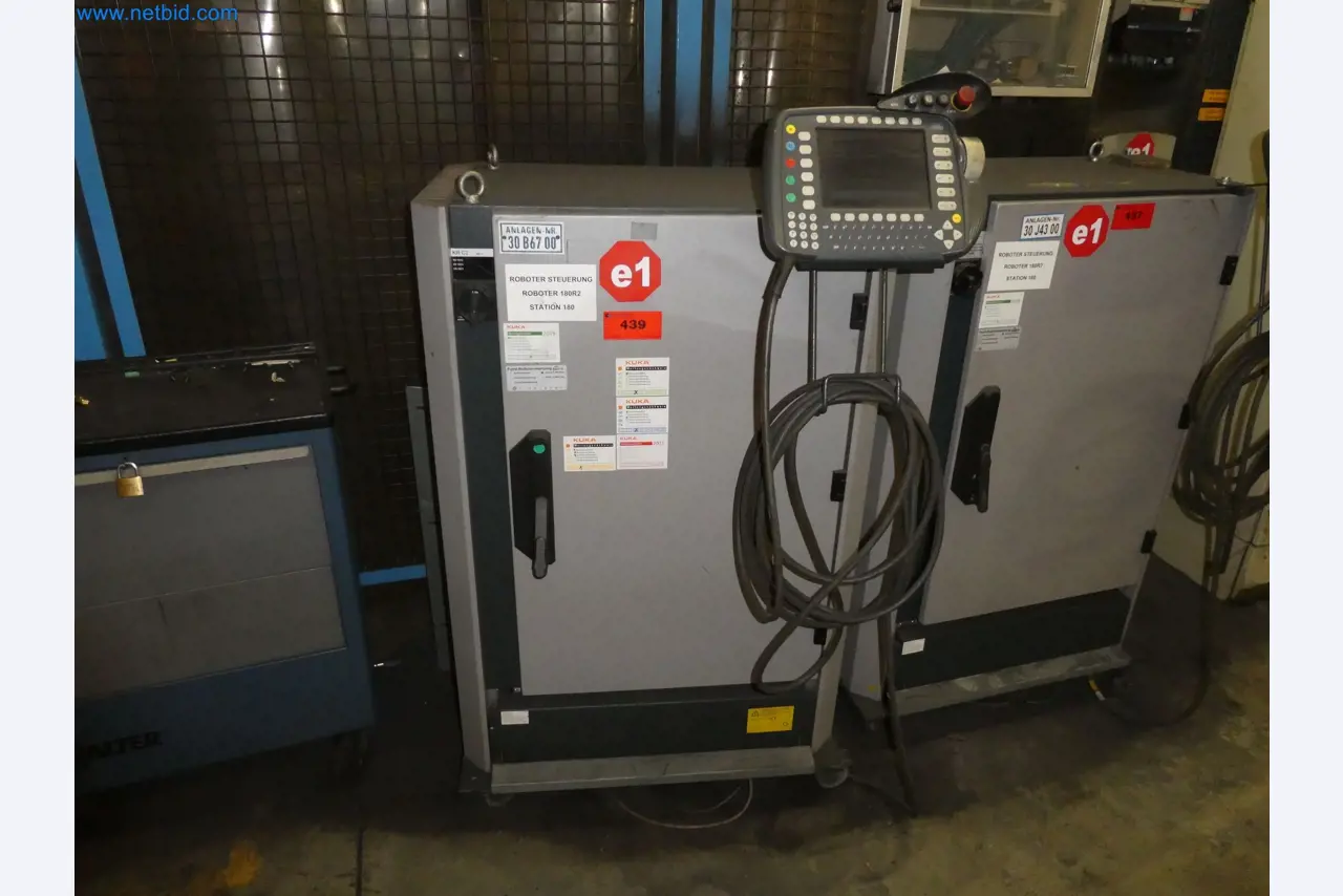 Robots, welding equipment and assembly accessories from the automotive industry-78