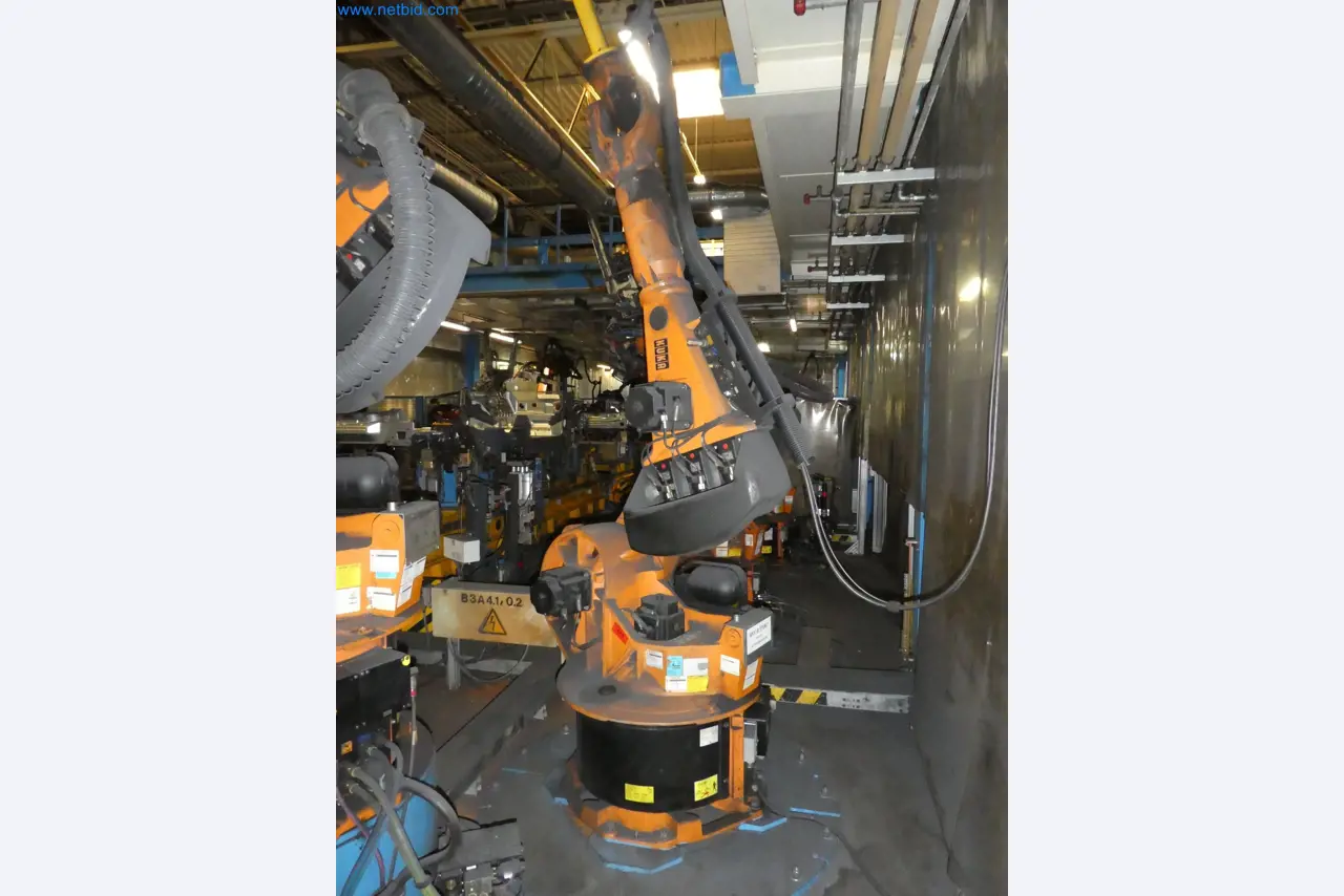 Robots, welding equipment and assembly accessories from the automotive industry-80