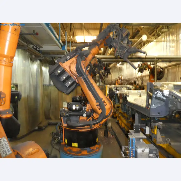 Robots, welding equipment and assembly accessories from the automotive industry-81