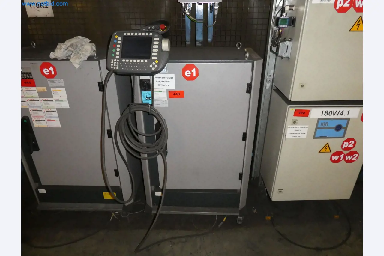 Robots, welding equipment and assembly accessories from the automotive industry-82