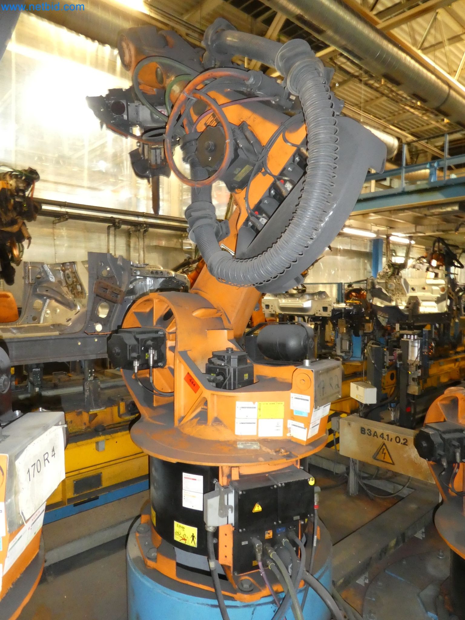 Robots, welding equipment and assembly accessories from the automotive industry-83