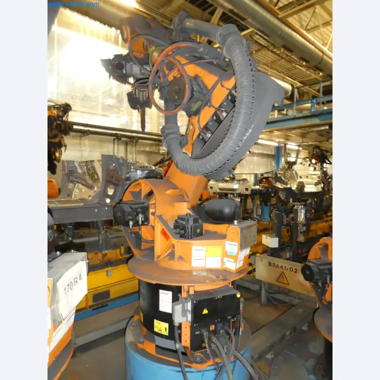 Robots, welding equipment and assembly accessories from the automotive industry-83